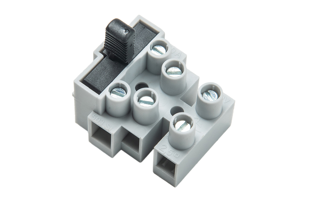 Regleta de conexiones con portafusible